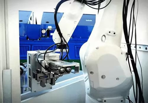 's Werelds eerste lage temperatuurbestendige automatische hydrogeneringsrobot voltooit het debuggen van het systeem